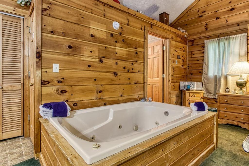 Forever Yours, Hot Tub, 1089 Of Free Attraction Tickets For Each Paid Day, Dollywood And More Pigeon Forge Exterior foto
