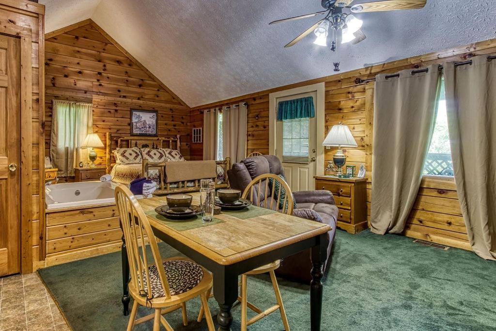 Forever Yours, Hot Tub, 1089 Of Free Attraction Tickets For Each Paid Day, Dollywood And More Pigeon Forge Exterior foto
