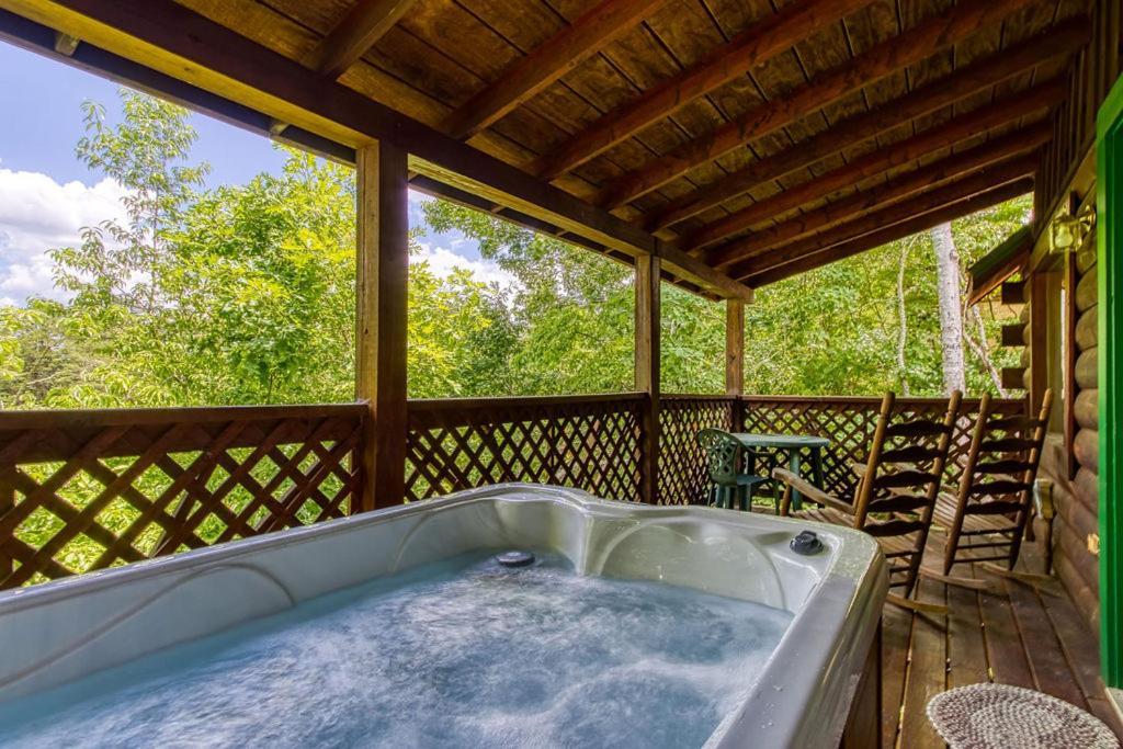 Forever Yours, Hot Tub, 1089 Of Free Attraction Tickets For Each Paid Day, Dollywood And More Pigeon Forge Exterior foto
